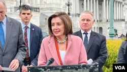 美国国会荣誉议长南希·佩洛西出席有关香港“23条”立法的记者会。（2024年3月22日，美国之音记者李逸华摄）