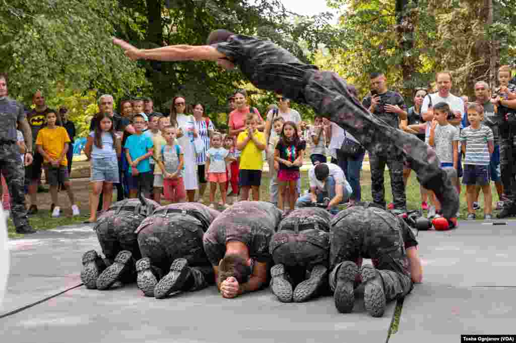 Денот на независноста одбележан со показни вежби и изложба на полициска и воена опрема во Градскиот парк