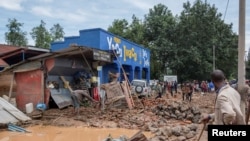 በሩዋንዳ ሰሞኑን የጣለው ከባድ ዝናም ባስከተለው ጎርፍ እና የመሬት መንሸራተት፣ የሞቱት ሰዎች ቁጥር 130 መድረሱ ታውቋል።