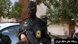 ماموران نیروی انتظامی جمهوری اسلامی