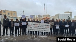 Ərdəbil Telekommunikasiya Şirkətinin təqaüdçüləri piket keçirib