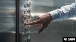 প্রতিদিনের মতোই নিয়মমাফিক কাজ সেরে লিফটে চেপে নিচে নামছিলেন নির্মাণকর্মীরা। সেই সময়ে লিফটের ভিতরে ছিলেন ৬ জন। আচমকা কিছু বুঝে ওঠার আগেই হুড়মুড় করে ভেঙে পড়ে লিফটটি। লিফটের ভিতরে থাকা ওই ৬ কর্মীর সঙ্গে সঙ্গেই মৃত্যু হয়। 