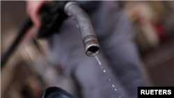 زمزمه‌های افزایش قیمت بنزین در ایران و تناقض‌گویی مقامات حکومتی