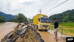 မတ်လ ၉ ရက်နေ့ ဆူမားတြားကျွန်း ရေကြီးမြေပြိုမှု (ဓါတ်ပုံ - AFP)