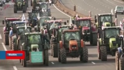 Fransa’da çiftçiler Paris’i kuşatmak için yolda