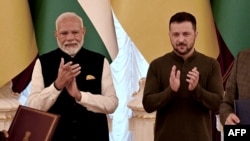 乌克兰总统泽连斯基在基辅会晤到访的印度总理莫迪。（2024年8月23日）