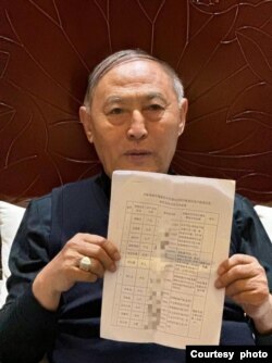 78岁的乌拉特前旗牧民吉仁浩雅尔带领牧民抗议矿企华拓矿业有限公司侵占牧民的草场 (牧民家属提供)