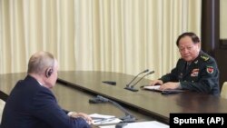 俄罗斯总统普京在莫斯科会见中共中央军委副主席张又侠。（2023年11月8日）