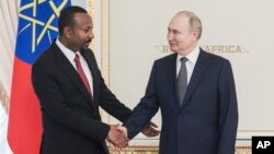 ጠቅላይ ሚኒስትር ዐቢይ አሕመድ፣ ፕሬዚዳንት ቭላድሚር ፑቲን ፤ በሴንት ፒተርስበርግ ፣ ሩሲያ