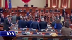 Shqipëri, opozita ndez tymuese në Kuvend, shumica vazhdon seancën