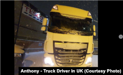 在冰天雪地中驾驶，是在英国任职货柜车司机的必要条件 (图片来源：英国拖头佬脸书网页)