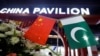 Bendera Pakistan dan China tampak terlihat di pintu masuk Paviliun China, selama Pameran dan Seminar Pertahanan Internasional "Ide 2022" di Karachi, Pakistan, 16 November 2022. (Foto: Reuters)