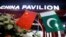 Bendera Pakistan dan China tampak terlihat di pintu masuk Paviliun China, selama Pameran dan Seminar Pertahanan Internasional "Ide 2022" di Karachi, Pakistan, 16 November 2022. (Foto: Reuters)