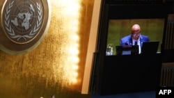 ປະ​ທານ​ສະ​ມັດ​ຊາ​ໃຫຍ່​ສະ​ຫະ​ປະ​ຊາ​ຊາດ ທ່ານ​ເດັນ​ນິ​ສ ແຟ​ຣ​ສ​ຊິ​ສ ອ່ານ​ຜົນ​ການ​ເລືອກ​ຕັ້ງ​ເອົາ​​ສະ​ມາ​ຊິກສະ​ພາ​ສິດ​ທິ​ມະ​ນຸດ​ສະ​ຫະ​ປະ​ຊາ​ຊາດ​​ໃໝ່ ທີ່​ສຳ​ນັກ​ງານ​ໃຫຍ່ ສ​ປ​ຊ ໃນ​ນະ​ຄອນ​ນິວຢອກ ເມື່ອ​ວັນ​ທີ 10 ຕຸ​ລາ 2023. 