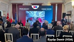 Civîna Danasîna Pirtûkê, Balyozxaneya Polonyayê