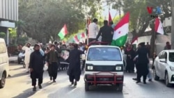 د محمود خان اڅکزي په کور د چهاپې پرضد په کراچۍ کې د شوي احتجاجي غونډې ګډونوالو غوښتل چې په دغه پېښه کې دې ښکېل کسان ونیول شي
