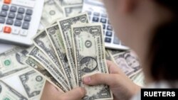 مقامات جمهوری اسلامی هرچند وقت یک بار خبر از آزادسازی دلارهای بلوکه شده ایران را می‌دهند.