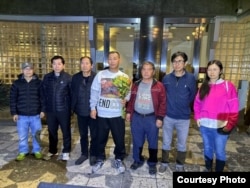 2023年11月20日晚上，界立建从旧金山县第一监狱被保释出来 (界力建本人提供)