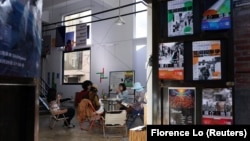 People sit and chat around a table at a youth co-working hub in Dali, Yunnan province, China November 9, 2023. (REUTERS/Florence Lo)