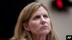 资料照片：美国宾州大学校长伊丽莎白·马吉尔在众议院教育委员会作证。(2023年12月5日）