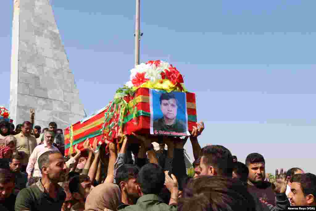 Oxirkirina Girseyî ya Endamên Akademîya Asayîşê li Kobanê