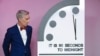 미국 핵과학자회보(BSA)가 23일 워싱턴 내셔널프레스클럽에서 올해 '지구종말시계(Doomsday Clock)'를 발표했다. 시계는 지난해와 마찬가지로 자정 90초 전을 유지했다. 왼쪽은 과학교육자 빌 나이(Bill Nye).