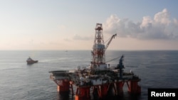 在越南头顿海岸附近的一座深水钻井平台（2018年4月29日）.