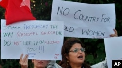 په پاکستان کې د بشري حقونو د خپلواکه غېر دولتي تنظيم اېچ ار سي پى پخوانۍ مشره او اوسنۍ غړې ذهره يوسف په دې شمېرو د ډيوه سره خبرو کې وايي په پاکستان کې هرکال د زرو څخه زياتې ښځې د غېرت په نامه وژل کېږي