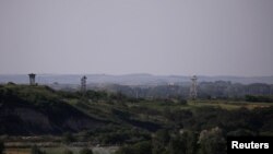 ፎቶ ፋይል- ግሪክ ለመድረስ የሚሞክሩ ፍልሰተኞች ለማቋረጥ የሚመኩሩበት በግሪክና በቱርክ ድንበር መካከል የሚገኝው ኤቭሮስ የተባለው ወንዝ 