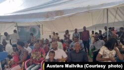 Wakazi mjini Lubumbashi mkoani Katanga nchini DRC waliojitokeza kupima macho yao kutokana na wito wa serikali .
