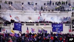 Gjatë fillimit të sulmit ndaj Kapitolit më 6 janar