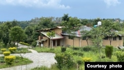 The design of the Sambhaavnaa Institute of Public Policy and Politics in Palampur, Himachal Pradesh, India, follows uses design and building principles of traditional mud houses. (Courtesy Rakesh Kumar)