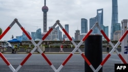 资料照：从上海外滩遥望陆家嘴。(2022年6月10日)