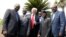 Le président américain Donald Trump pose avec des dirigeants africains, de gauche, le président kenyan Uhuru Kenyatta, le président de l'Union africaine Alpha Condé, le président de la Banque africaine de développement Akinwumi Adesina, le vice-président nigérian Yemi Osinbajo et le premier ministre éthiopien Haile Mariam Desalegn, dans la ville sicilienne de Taormina, Italie, 27 mai 2017. 