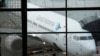 Pesawat Garuda Indonesia di landasan bandara Soekarno Hatta di Cengkareng, Jakarta, 18 Desember 2017. (REUTERS/Beawiharta)