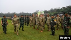 نظامیان ایالات متحده و اندونیزیا (تصویر از آرشیف صدای امریکا)