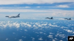 资料照：中国解放军在台湾周围进行实弹演习（2022年8月7日）