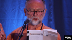 Тој во разговор за Глас на Америка вели дека одамна е врзан за Струга и фестивалот и оти оваа награда има цел да го подигне квалитетот на пишаниот збор