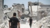 Areas of the ancient neighborhood captured by Iraqi forces are abandoned, destroyed and littered with bodies on June 25, 2017 in Mosul, Iraq. (H.Murdock/VOA) 