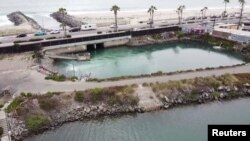 Pabrik Desalinasi Claude "BUD" Lewis Calsbad di Huntington Beach, California.