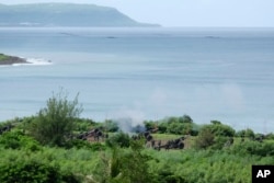 台湾军队在屏东枫港举行重炮实弹射击演练。（2022年8月9日）