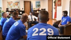 Predsjednik Vlade u tehničkom mandatu, Dritan Abazović sa radnicima Željezare (Foto: rtcg.me)