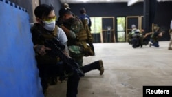 资料照片：台湾新北市战术训练公司极光训练的一堂训练课程。(2022年5月21日)