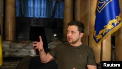 乌克兰总统泽连斯基说，在与莫斯科举行有意义的停火谈判前，俄罗斯必须先停止轰炸行动。此前双边的首次谈判未取得重大进展。
泽连斯基2022年3月1日接受路透社和美国有线电视新闻网CNN联访。（路透社）