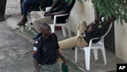 Nigerian policemen providing security against kidnapping rings. (File Photo)