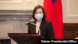 台湾总统蔡英文在台北总统府会晤到访的美国前国务卿蓬佩奥时发表讲话。（2022年3月3日）