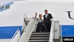 美国国防部长阿什顿·卡特抵达夏威夷