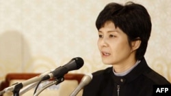 김현희 씨가 2009년 3월 11일 부산에서 일본인 납북 피해자 가족들과 만난 후 기자회견을 하고 있다.