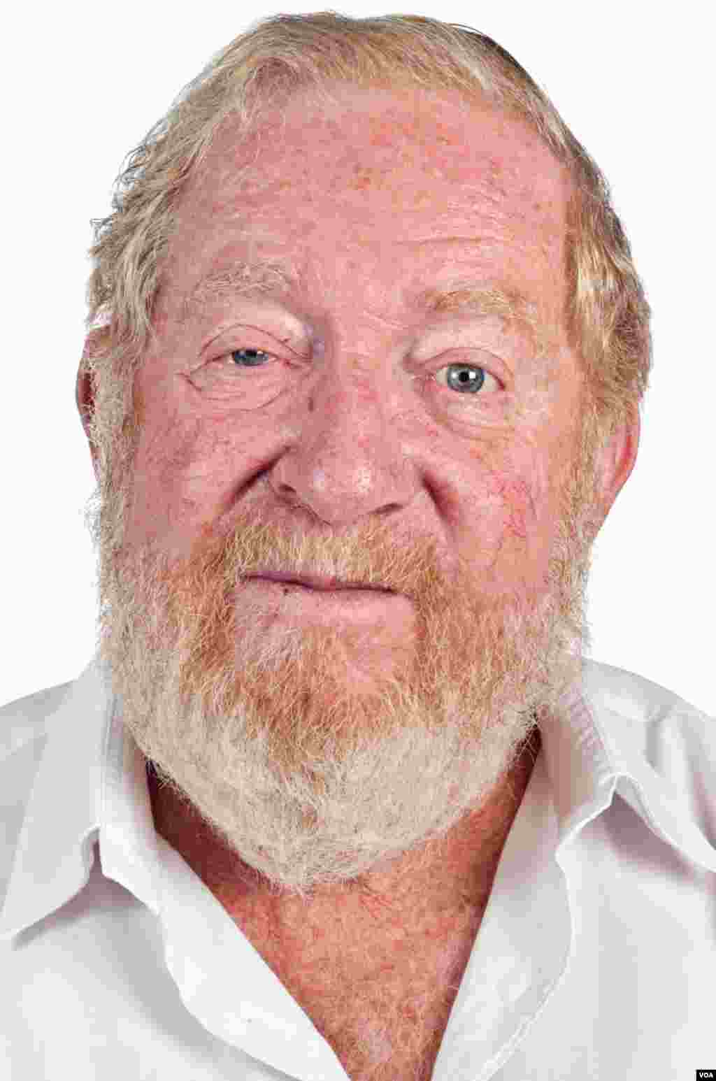 Pokroy memotret orang tua berambut merah. (Foto: A. Pokroy) 