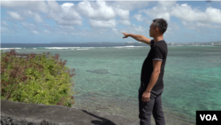 黄志聪，2022年从塞班偷渡到关岛申请庇护。到了关岛后，他有时候也会晚上下海打鱼，以维持生计。